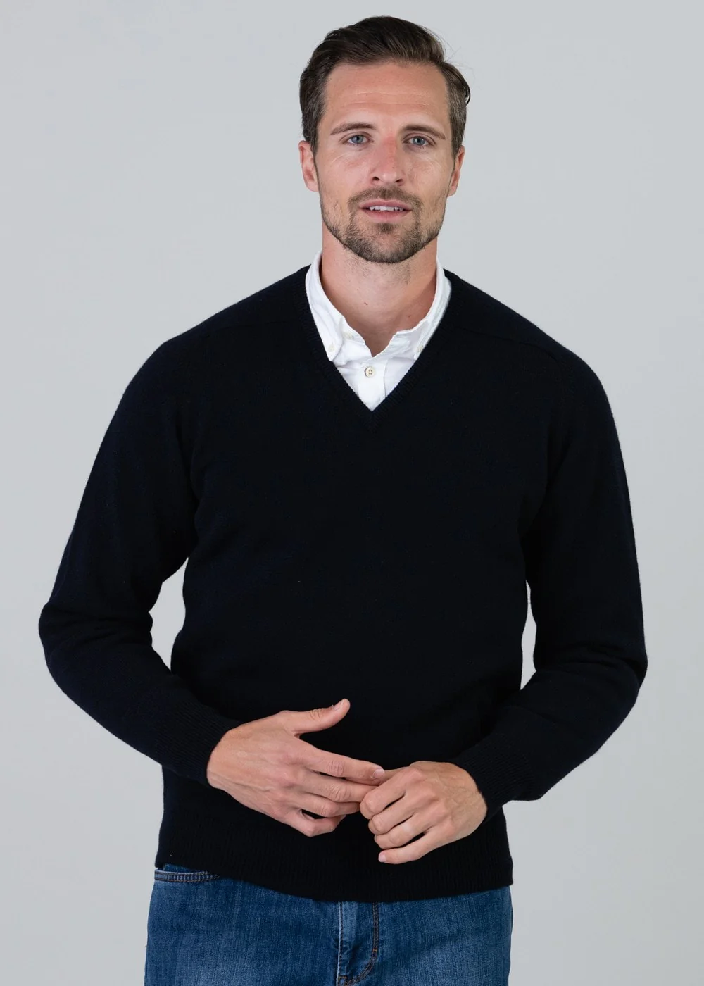 Leven 2 Ply Lambswool V-Neck – Image 3