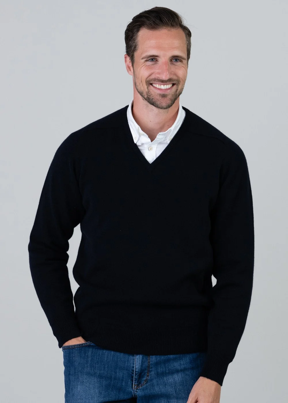 Leven 2 Ply Lambswool V-Neck – Image 5