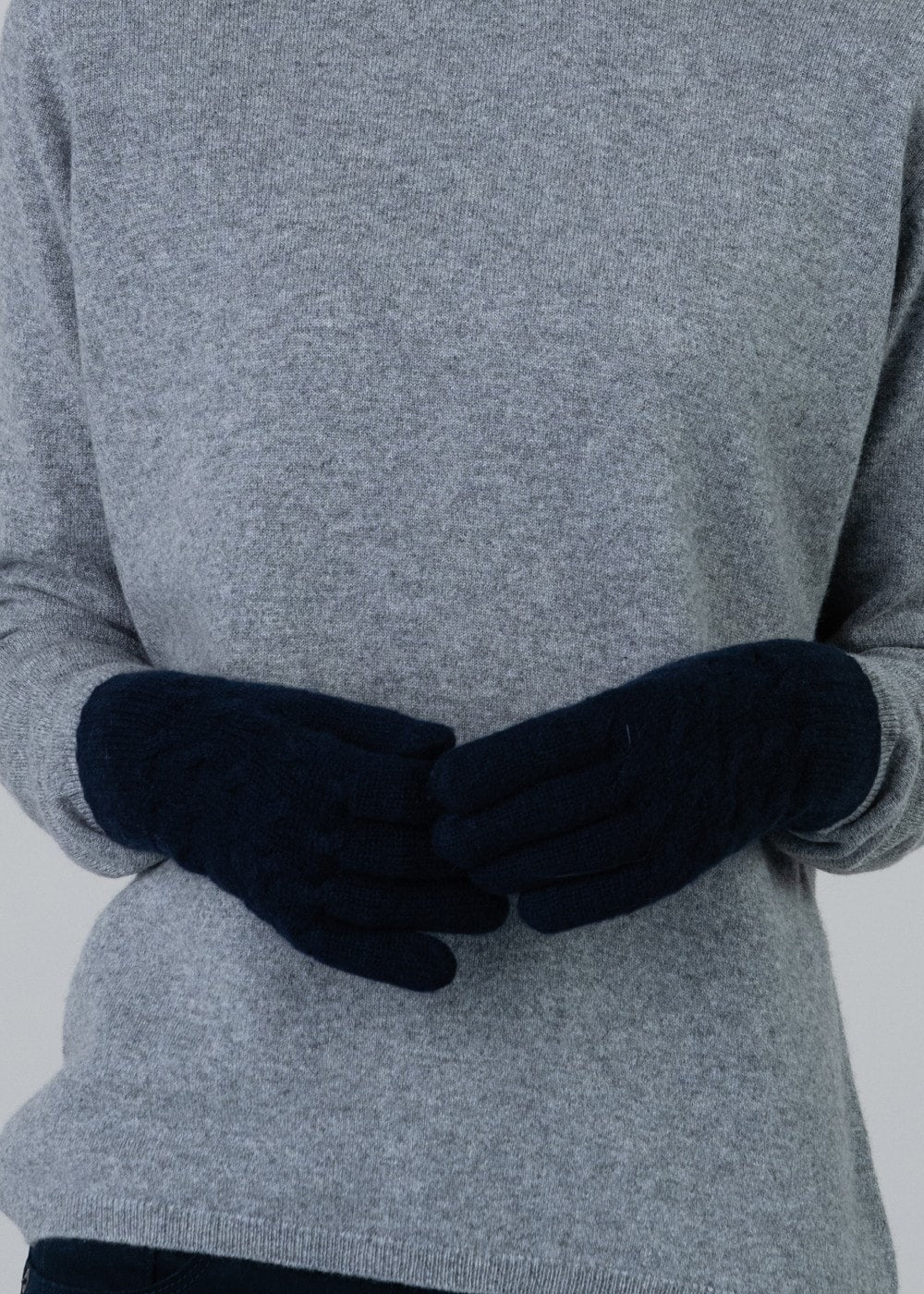 Cashmere Cable Gloves – Image 3