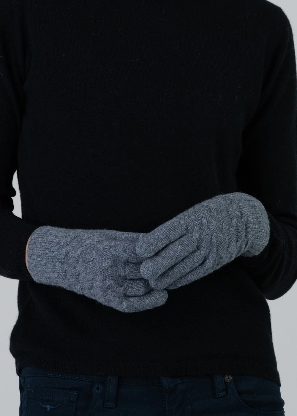 Cashmere Cable Gloves – Image 3