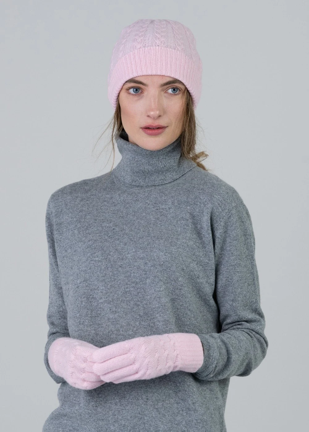 Cashmere Cable Gloves – Image 2