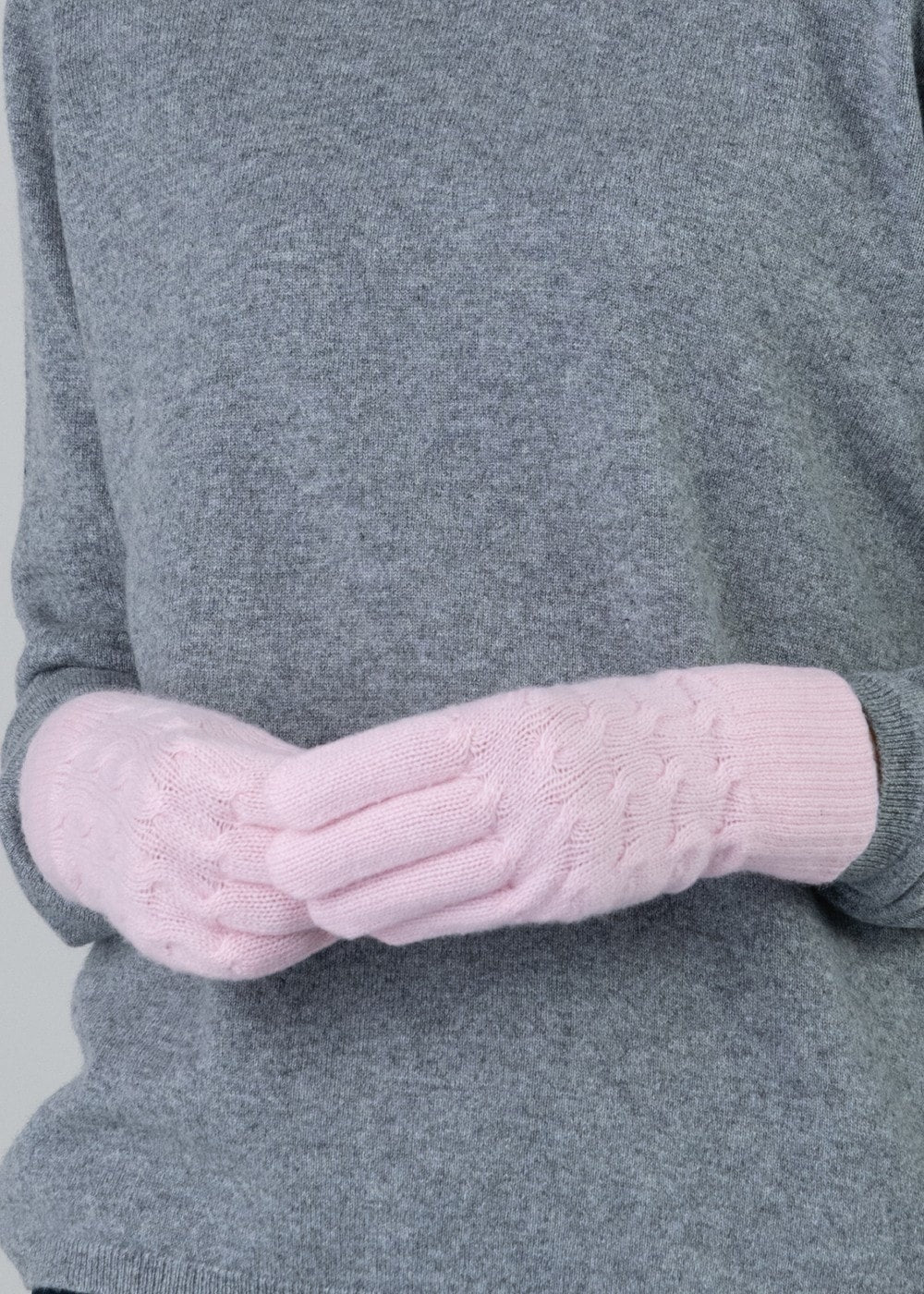 Cashmere Cable Gloves – Image 3