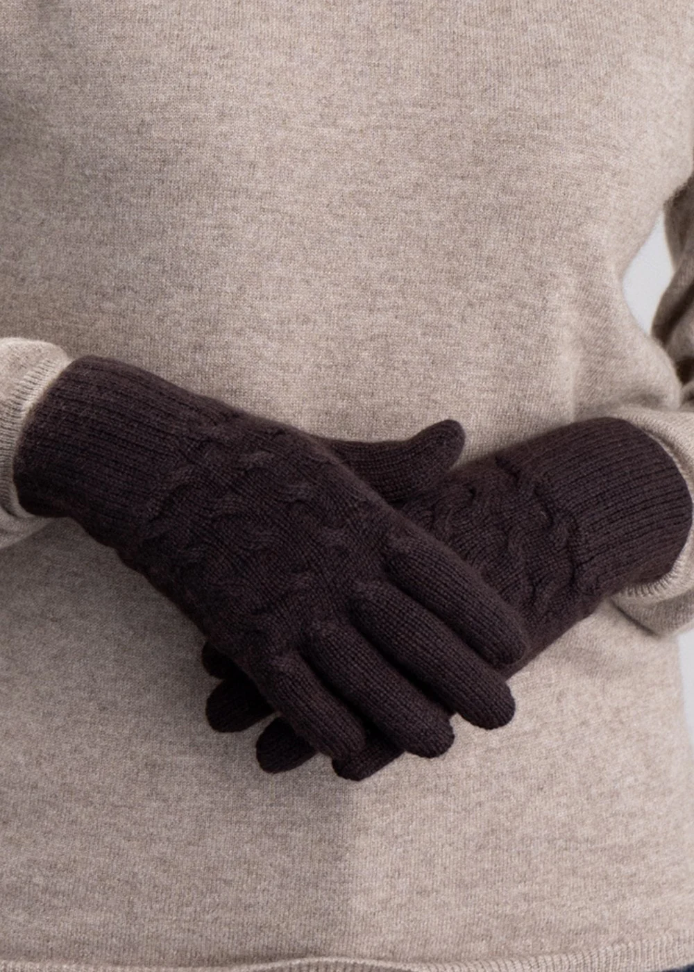 Cashmere Cable Gloves – Image 3