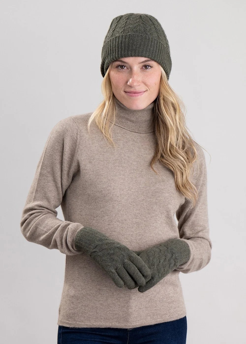 Cashmere Cable Gloves – Image 2