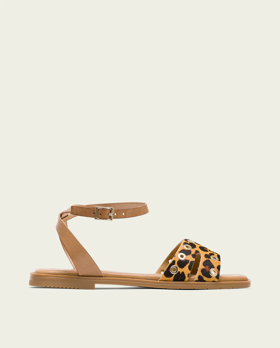 SANDALE PLATE EN CUIR LÉOPARD CLOUTÉS VALERIA