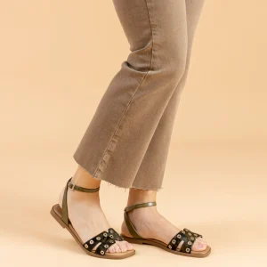 SANDALE PLATE EN CUIR MILITAIRE CLOUTÉS VALERIA