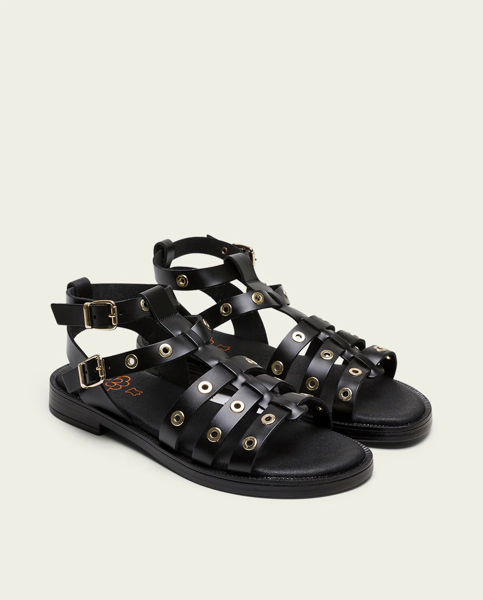 SANDALE ROMAINE PLATE EN CUIR CLOUTÉS NOIR MIA – Image 3