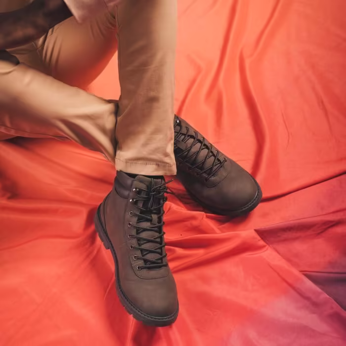 Adar Grey: Chaussures Véganes de Montagne Grises par Nae – Image 3