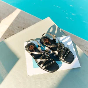 SANDALE PLATE EN CUIR NOIR CLOUTÉ VICTORIA