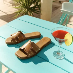 SANDALE PLATE CUIR CLOUTES TAUPE VANESA