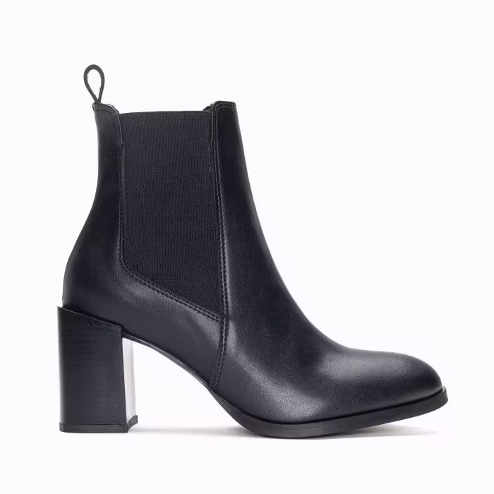 Bottines noires femme talon Hilda Black de Nae : Élégance et Confort pour une Femme Dynamique