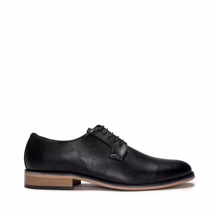 Chaussures classiques en cuir vegan Jake Black de Nae : Élégance Écologique Pour l’Homme Moderne