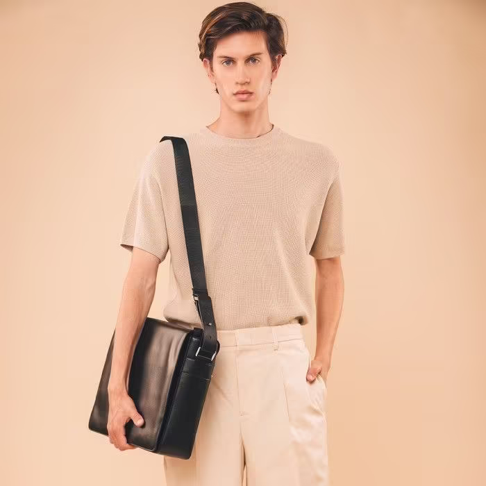 BAGCanu Black : Votre Sac Besace Vegan Unisexe Pour un Quotidien Élégant et Responsable – Image 3